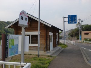 鶏知バス停（対馬交通）の画像