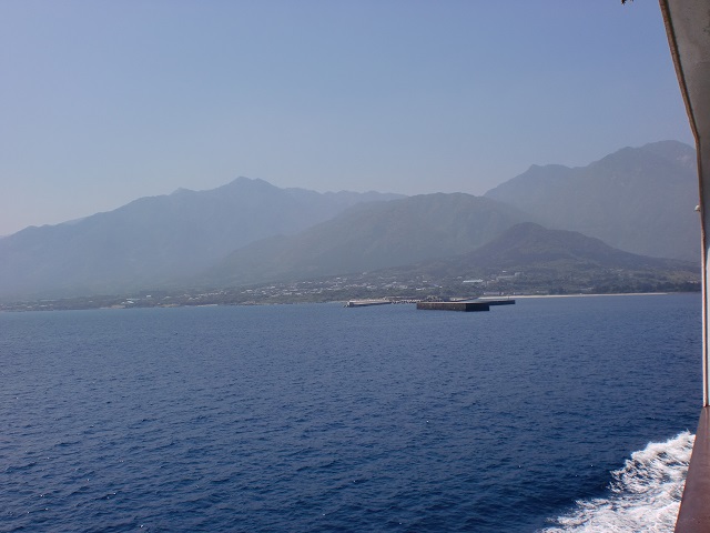 フェリーから見る屋久島の画像