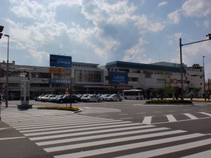 ＪＲ松本駅と駅前ロータリーの画像