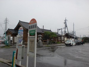穂高駅と穂高駅バス停の画像
