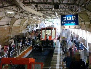 立山駅の美女平行きケーブルカーの画像