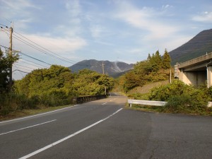 高速由布岳バス停から県道616号線に出たところの画像