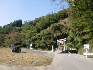 尺間神社第一駐車場（尺間神社100段まわり登山口）の画像