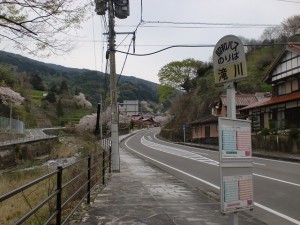 滝川バス停（昭和バス・細川七山線）の画像