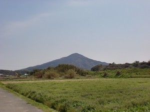 北側から見る可也山（糸島富士）の画像