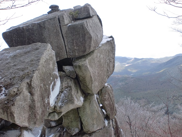 通石山山頂の巨石の画像