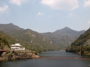 竜門ダムから望む青螺山の画像