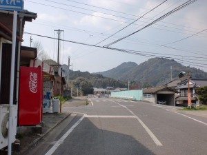 円応寺参道入口近くの自販機のある個所の画像