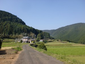 木場公民館から人形石山の登山口に至る農道の画像
