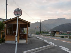 三島診療所前バス停（宇和島バス）の画像