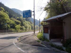 本川トンネル北口バス停（嶺北観光自動車）の画像