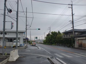 国道11号線から豊受神社に入る交差点の信号地点の画像