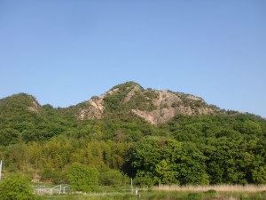 三木町の総合運動公園から見る嶽山