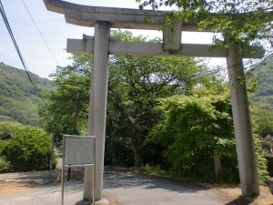 神谷神社（国宝）の参道入口に立つ鳥居