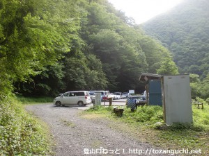 光岳の易老渡登山口の駐車場