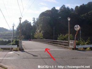 意賀美神社参道入口前の橋