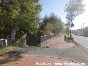県道570号線から有馬富士（福島大池）方面に入る林道入口
