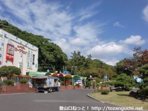 山陽電鉄の須磨浦公園駅と須磨浦山上公園のロープウェイのりば