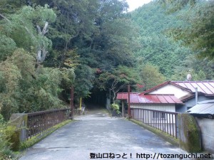福山寺の横にある根来谷林道の入口
