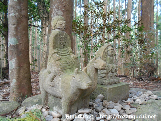 熊野古道の牛馬童子像