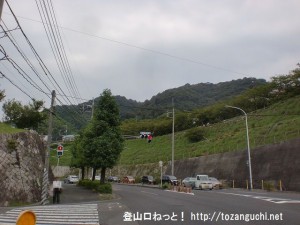 新井口駅北側の広い車道