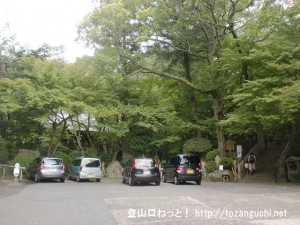 三滝寺の参拝者用駐車場