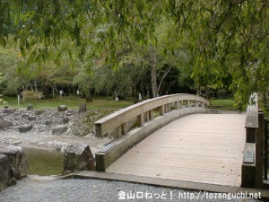 蜻蛉の滝公園内に架かる橋