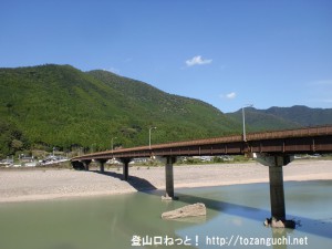 熊野萩バス停南側にある橋