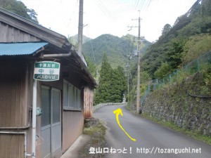 十津川村村営バスの中谷バス停から林道を奥に進む