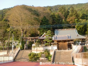 与瀬神社と慈眼寺の入口前