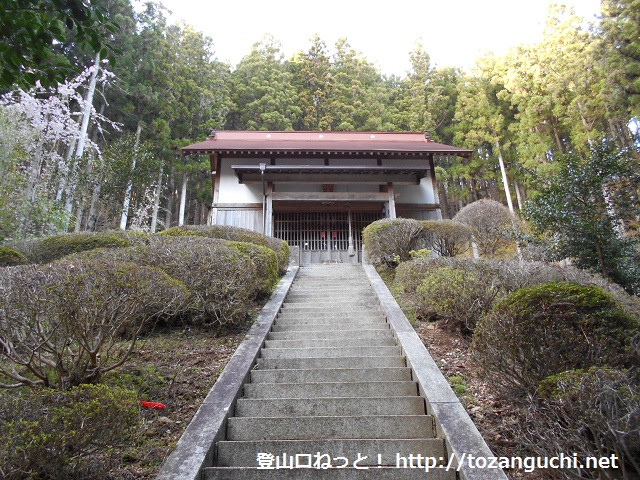 御園富士の登山口となる東栄町真地の熊野神社