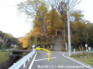 善師野駅から大洞池に行く途中の熊野神社前
