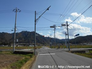 上田電鉄の舞田駅前の車道が県道８２号線に交わる交差点
