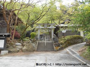 若御子神社の境内入口