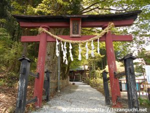 武州日野駅西側の浅間神社の鳥居