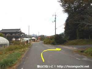 上福田バス停から蒜山高原休暇村に行く途中のＴ字路