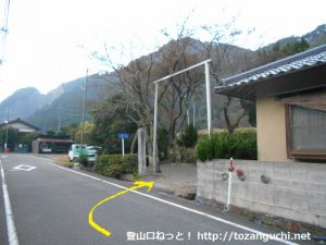 千磐神社の参道入口