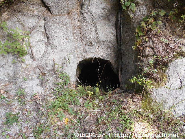 広島の県道252号線にある洞窟（洞穴）