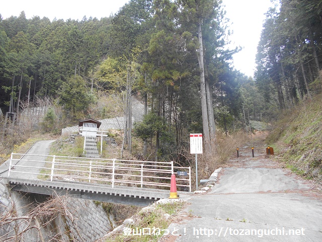 和田浄水場の上手から見る醍醐丸山・生藤山への登山道入口