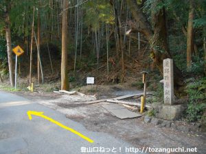 名電長沢駅から宮路山登山口に向かう途中にある小渡井の桝井戸の前