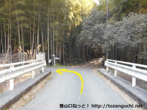 名電長沢駅から宮路山登山口に向かう途中の林道入口手前
